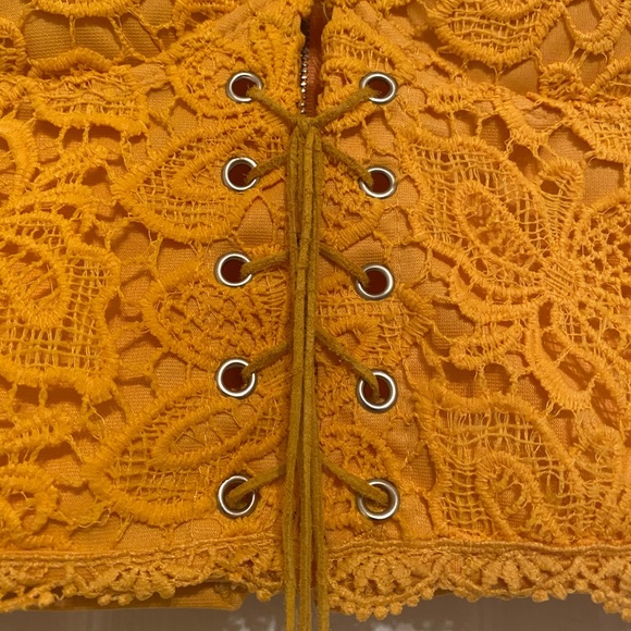Mustard Yellow Cute Lace-Up Detail ZIP-Up Crop Top - Picture 2 of 6